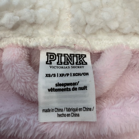 Soft fleece PINK, thigh length robe with hood. Only used a couple times - Picture 2 of 2